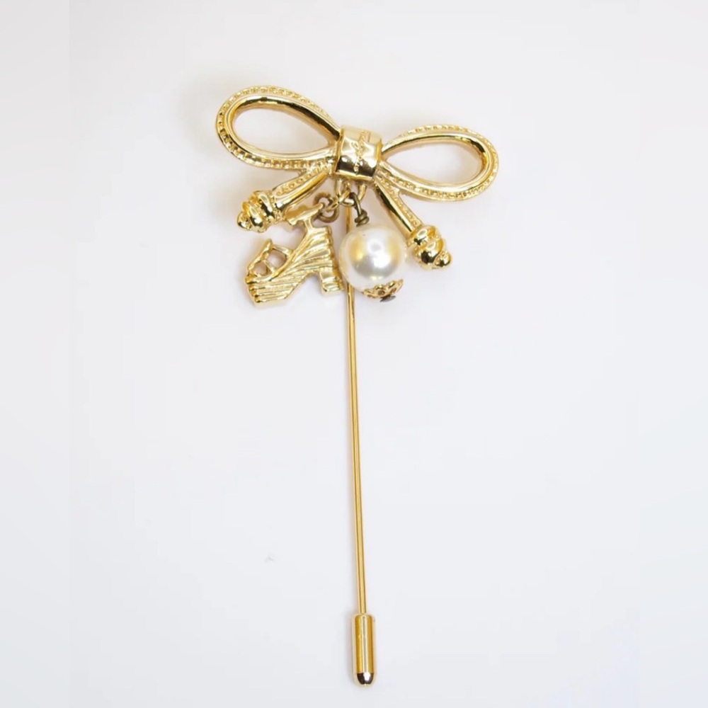 ❌SOLD ❌Salvatore Ferragamo Vintage Ribbon with Shoe and Pearl Golden Brooch
